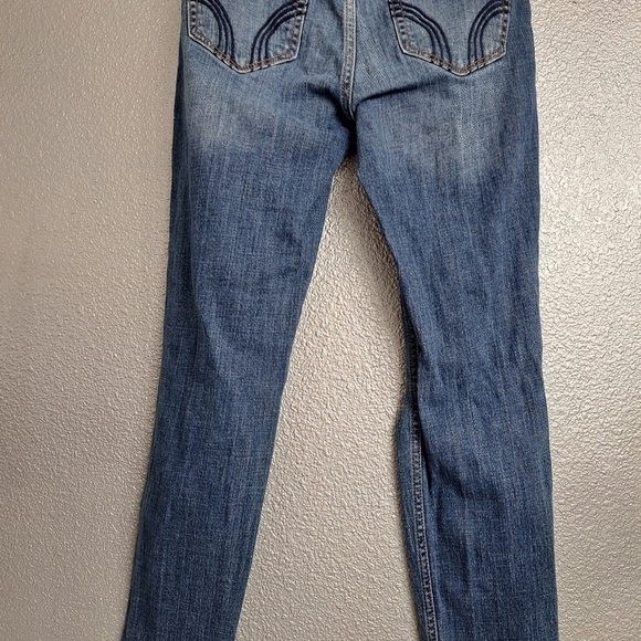 Hollister Distressed Boyfriend Jean   Size 0 - Picture 5 of 5